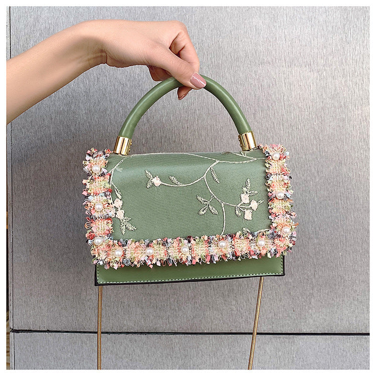 Single shoulder straddle portable small square bag