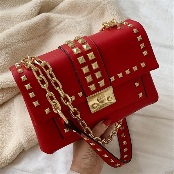 Sac seau à bandoulière clouté en PU avec fermeture à boucle
