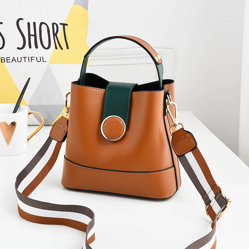 Sac seau femme en PU à bandoulière large et poignée souple