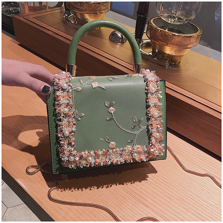 Single shoulder straddle portable small square bag