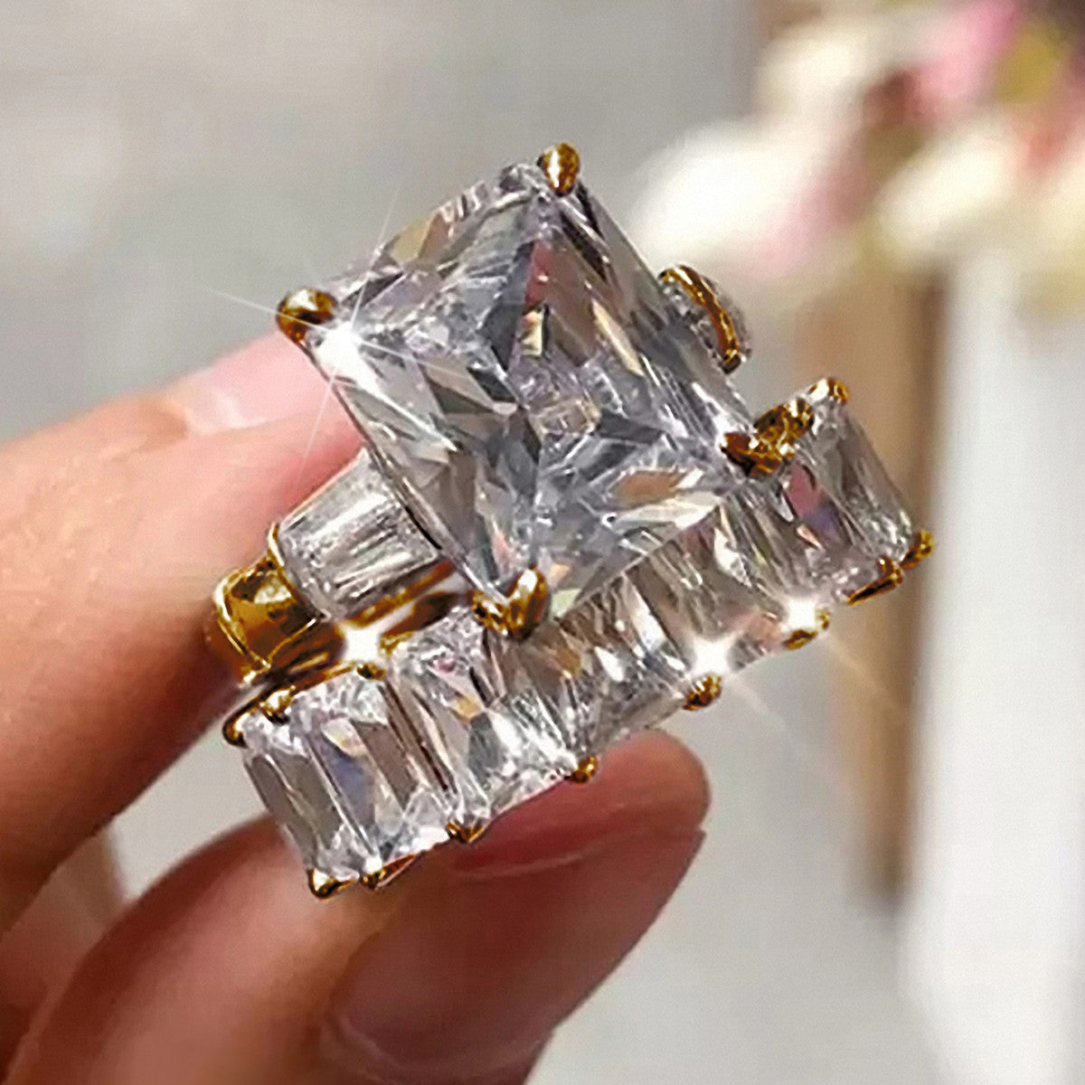 Fashionable Transparent Square Ring Sets Are Trending
