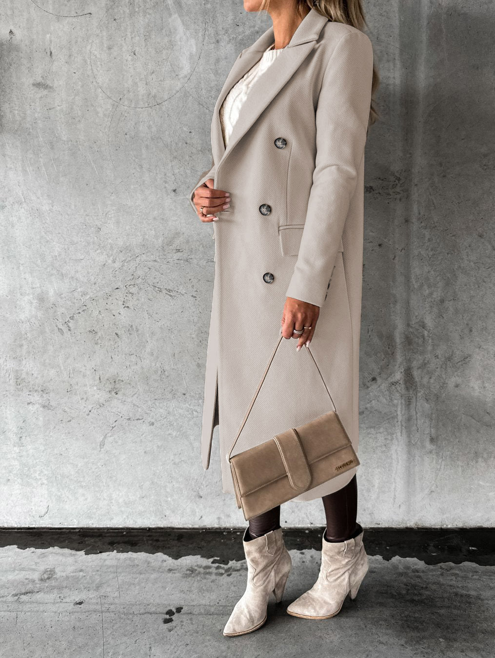 Manteau long d'hiver ajusté à revers double boutonnage pour femme