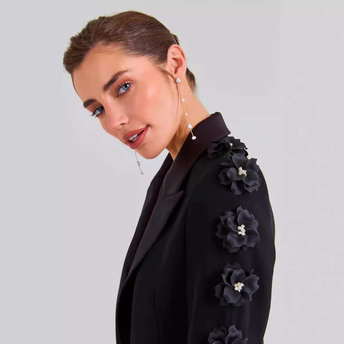 Élégante robe-tailleur deux pièces à manches longues et motifs floraux pour femme, en polyester noir