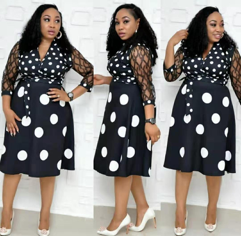 Robe longue grande taille à pois et col en V avec manches en dentelle