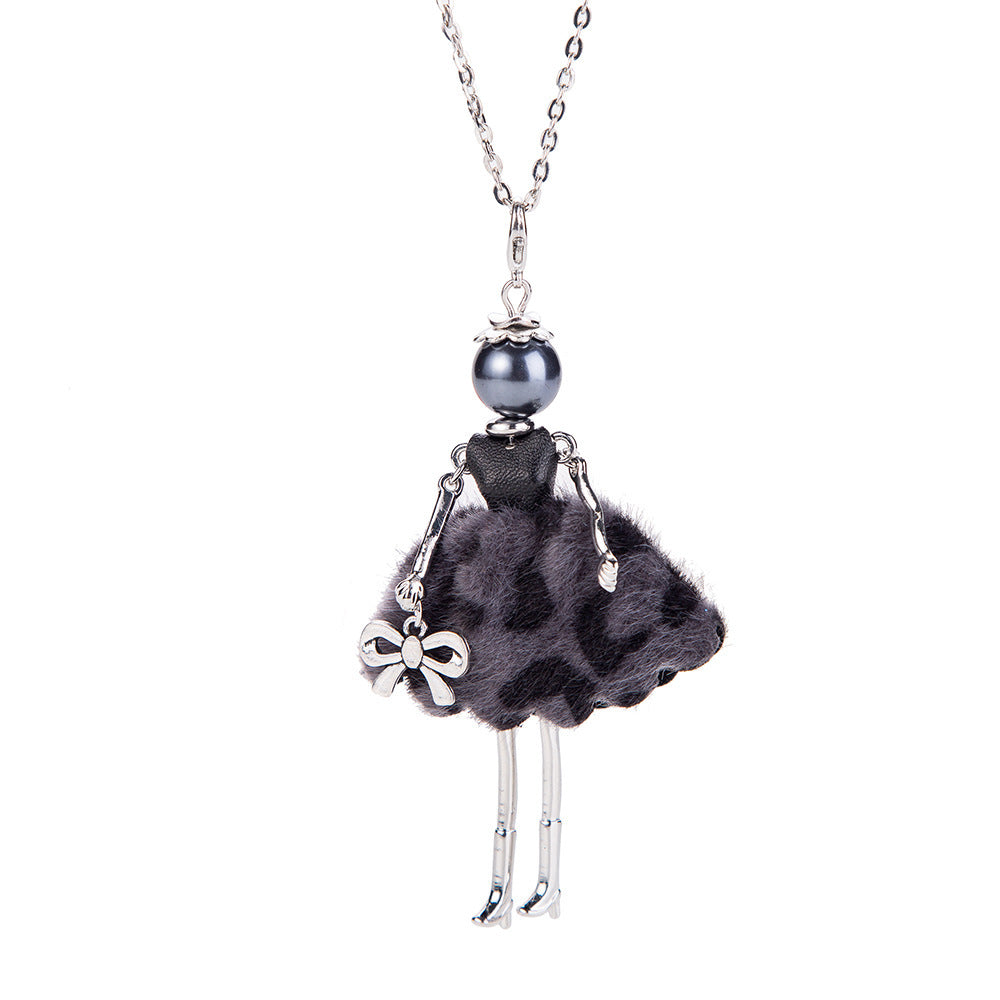 Fashion Alloy Doll Necklace with Pendant