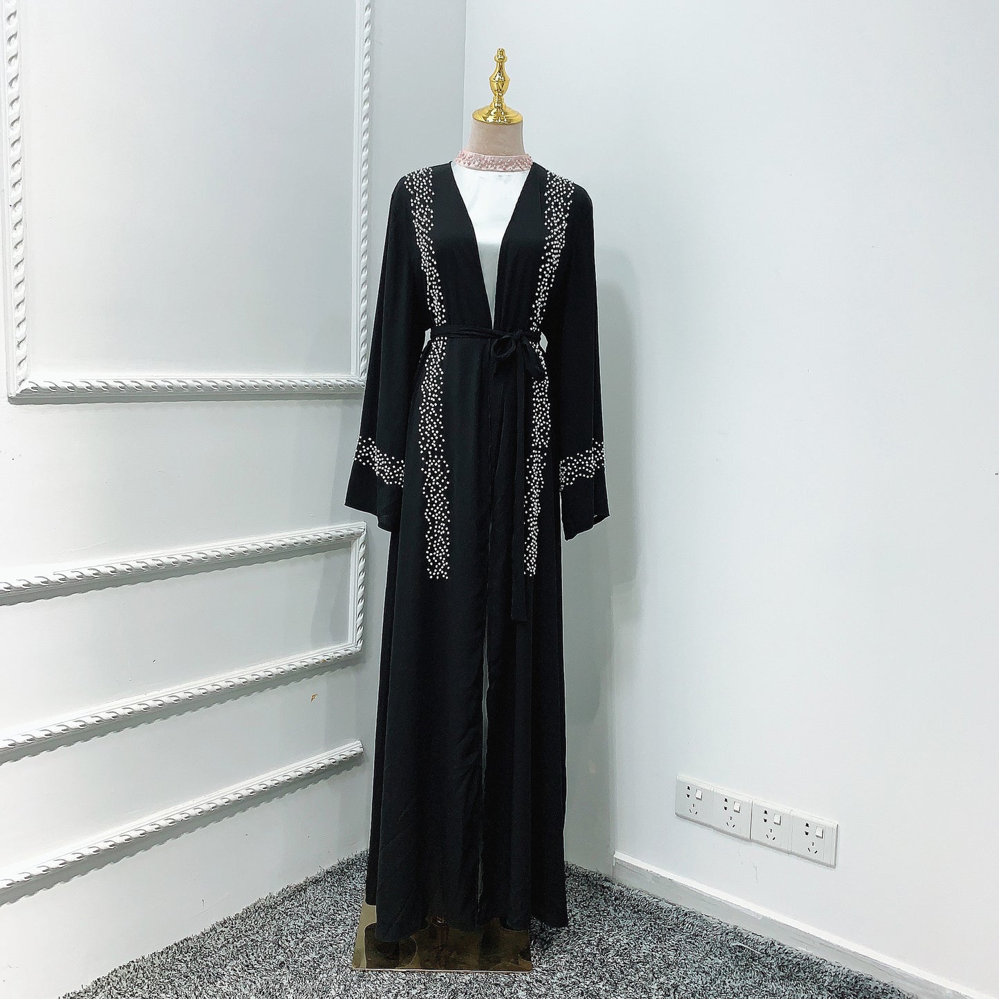 Robe musulmane unie à perles du Moyen-Orient