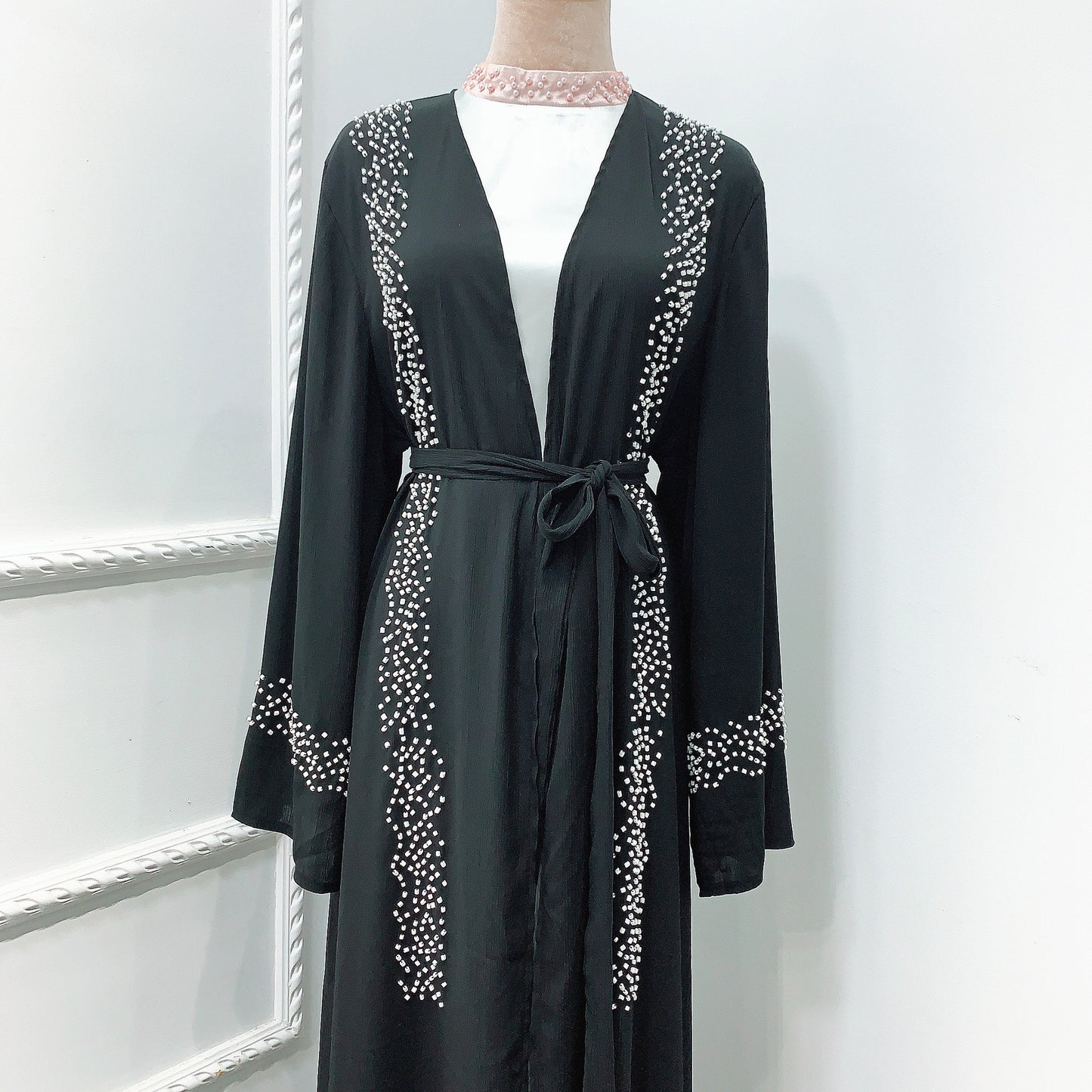 Robe musulmane unie à perles du Moyen-Orient