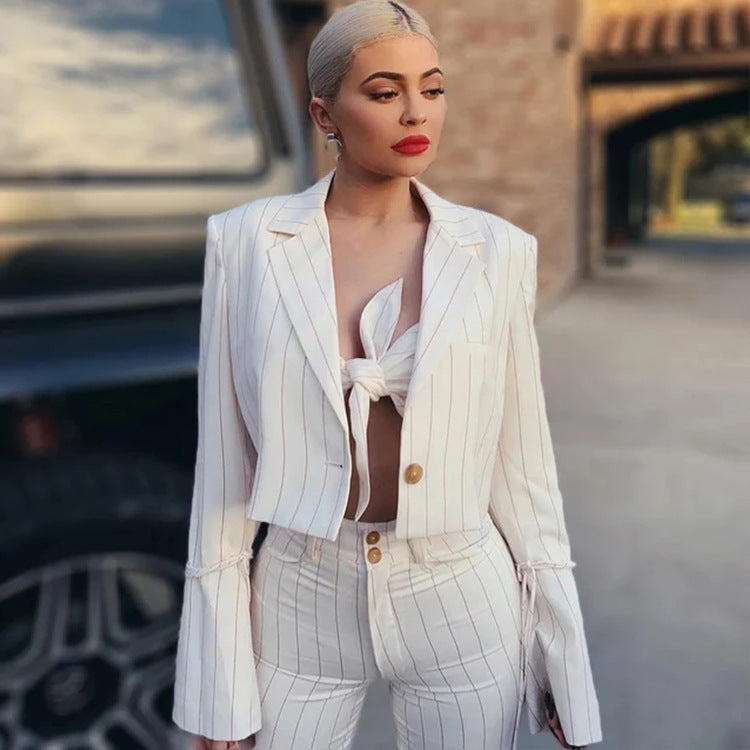 Ensemble pantalon fin en nylon rayé blanc avec blazer à manches longues