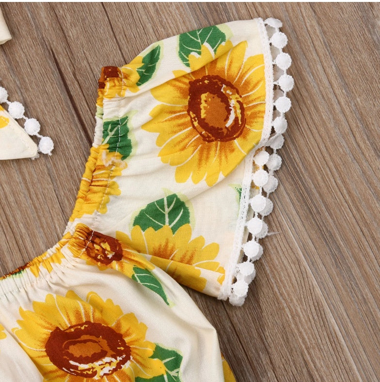 Girl Sunflower Print One-Shoulder Top and Triangle Shorts Set