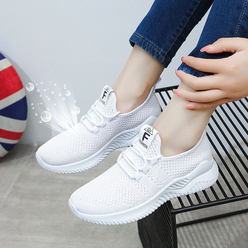 Chaussures de sport compensées à bout rond et talon bas en maille pour femme