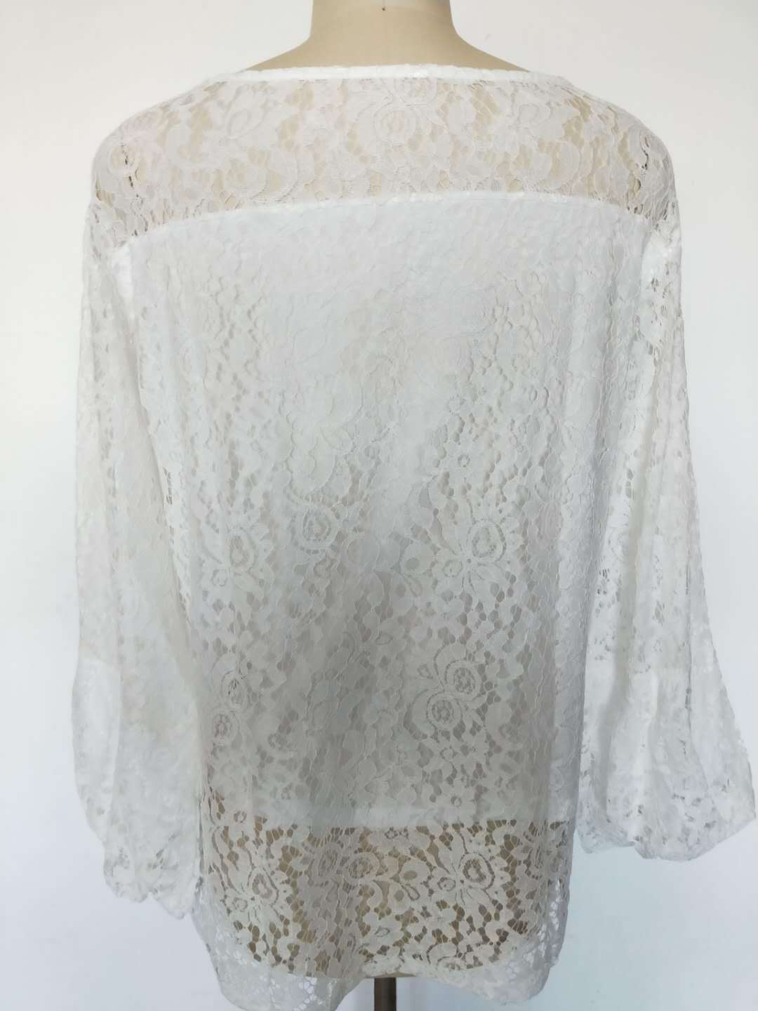Blouse ample en dentelle ajourée blanche col en V à manches longues