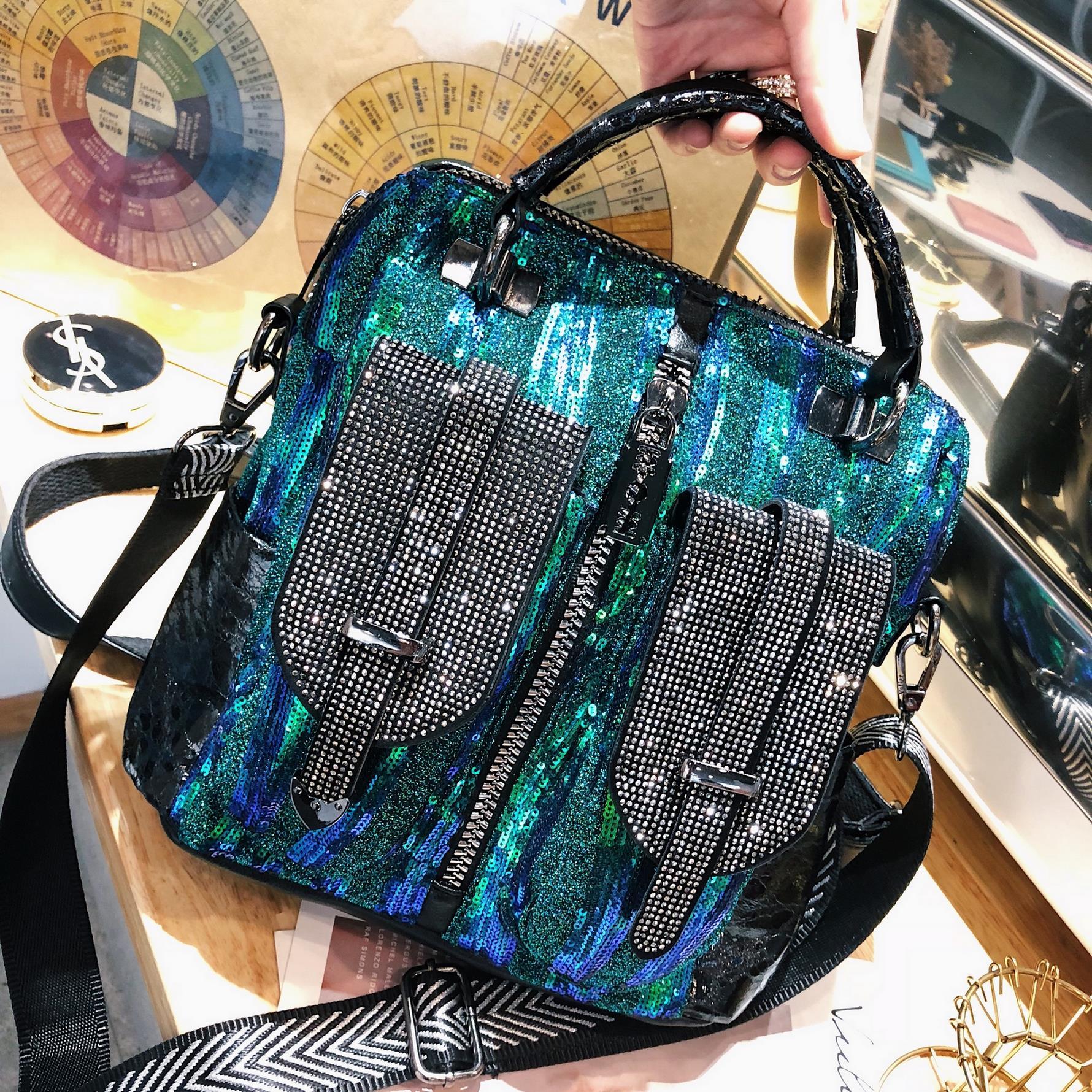 Sac bandoulière oblique moyen en velours côtelé avec strass et paillettes en cuir souple