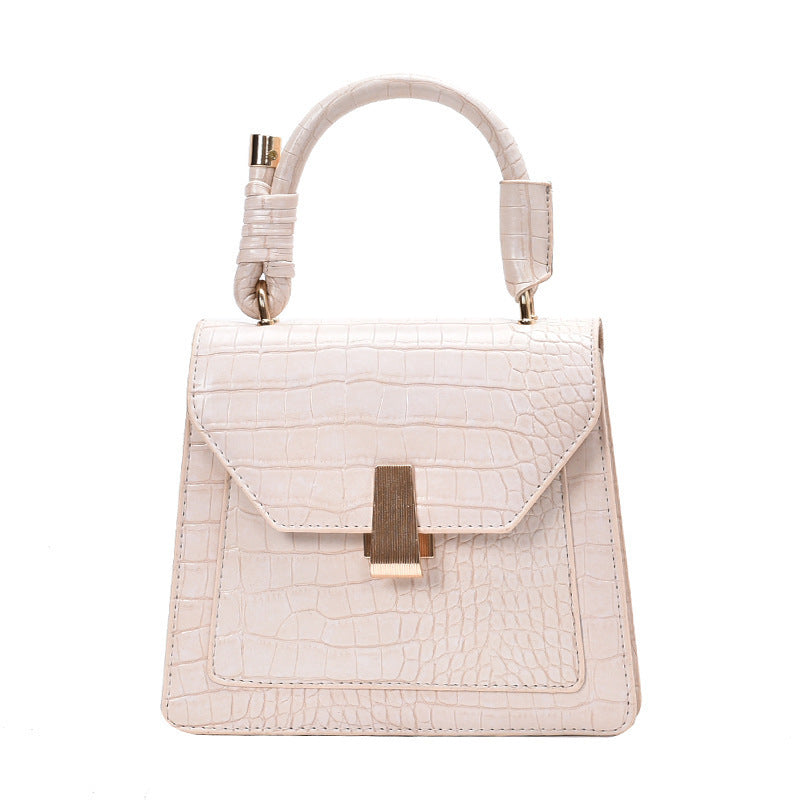 Fashionable Large Capacity Ladies PU Shoulder Bag with Metal Decoration