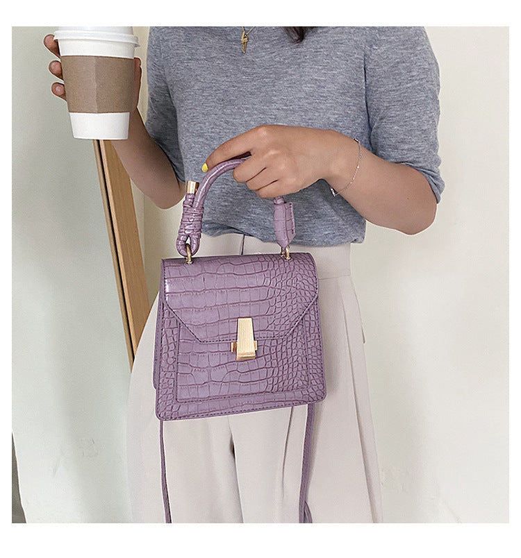 Fashionable Large Capacity Ladies PU Shoulder Bag with Metal Decoration