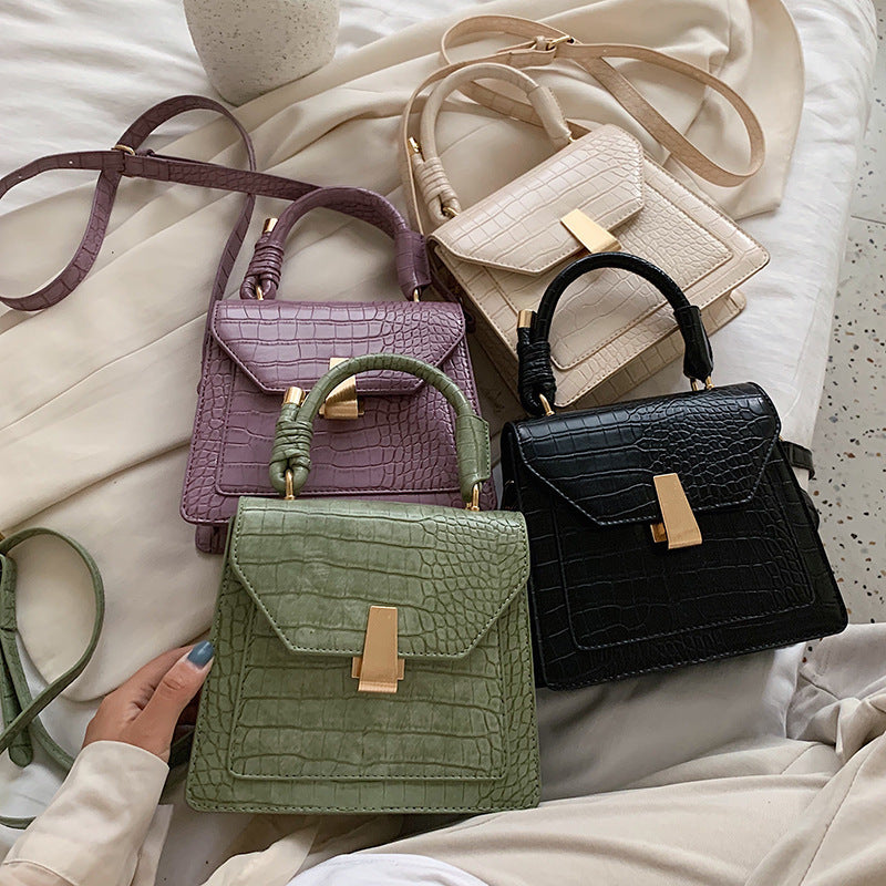 Fashionable Large Capacity Ladies PU Shoulder Bag with Metal Decoration