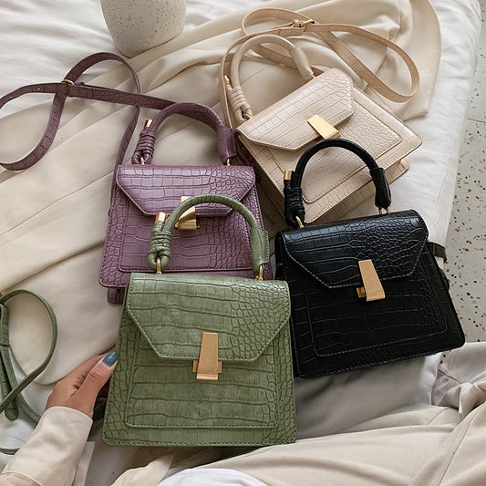 Fashionable Atmosphere Ladys Handbag Metal Decoration Large Capacity