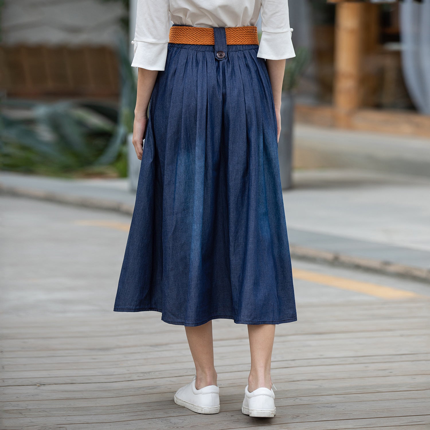 Jupe longue en jean de coton bleu foncé avec taille élastique