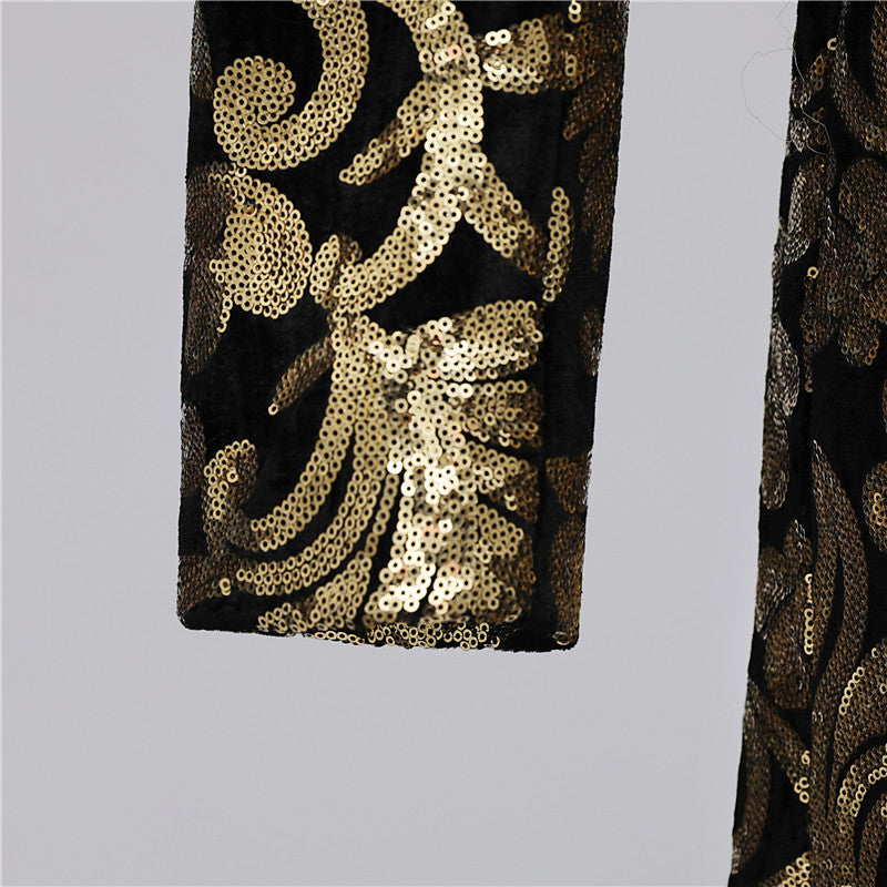 بليزر طويل أسود مزين بالترتر الذهبي