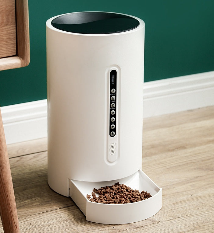 Smart Pet Feeder with 4.6L Capacity and Timer