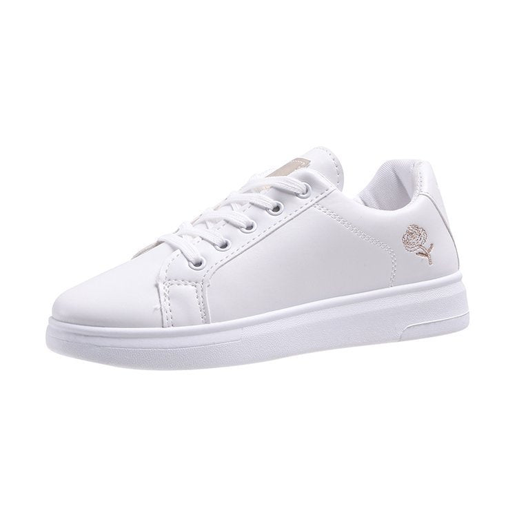 أحذية نسائية صيفية مسطحة مدببة من الأمام باللونين الذهبي والفضي