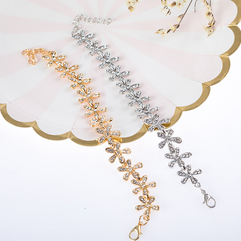 Bracelet flocon de neige orné de pierres précieuses, alliant style et élégance