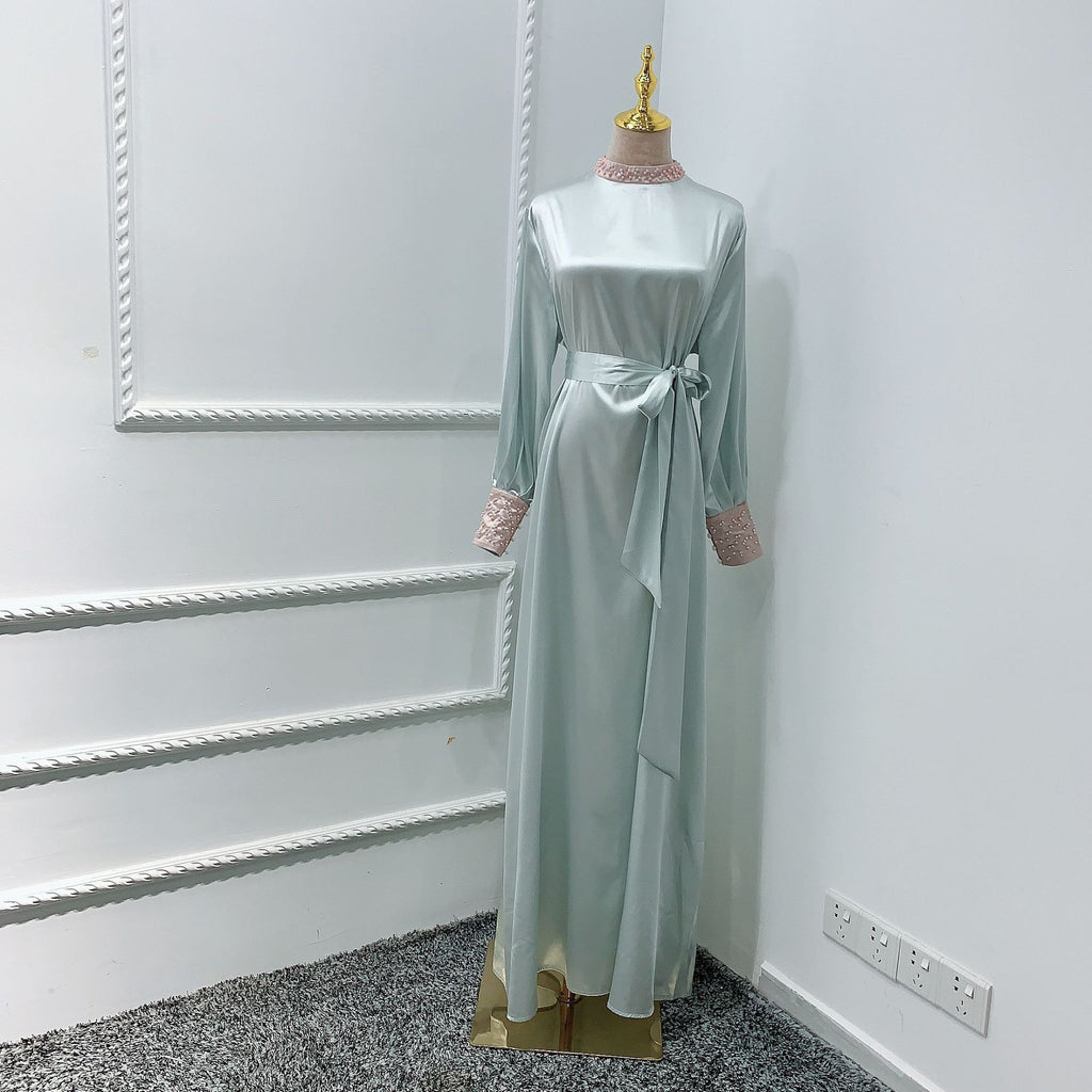 Robe Musulmane en Soie Ornée de Perles et Dentelle Vintage Douce