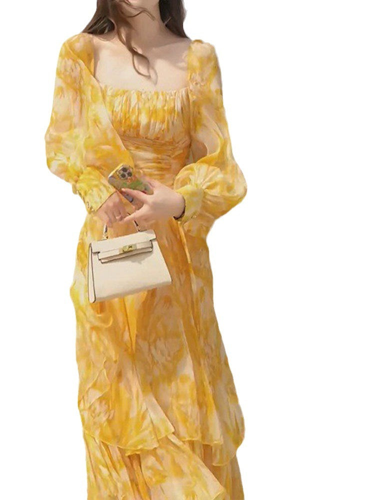 Robe de princesse française à col carré jaune et manches bouffantes
