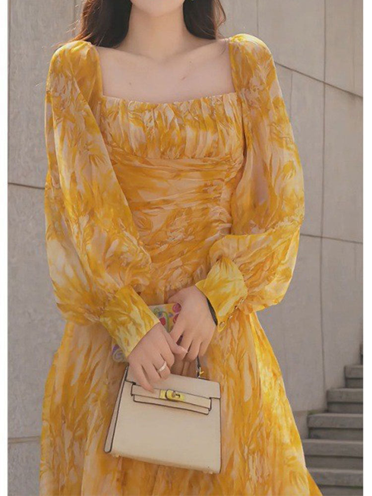 Robe de princesse française à col carré jaune et manches bouffantes