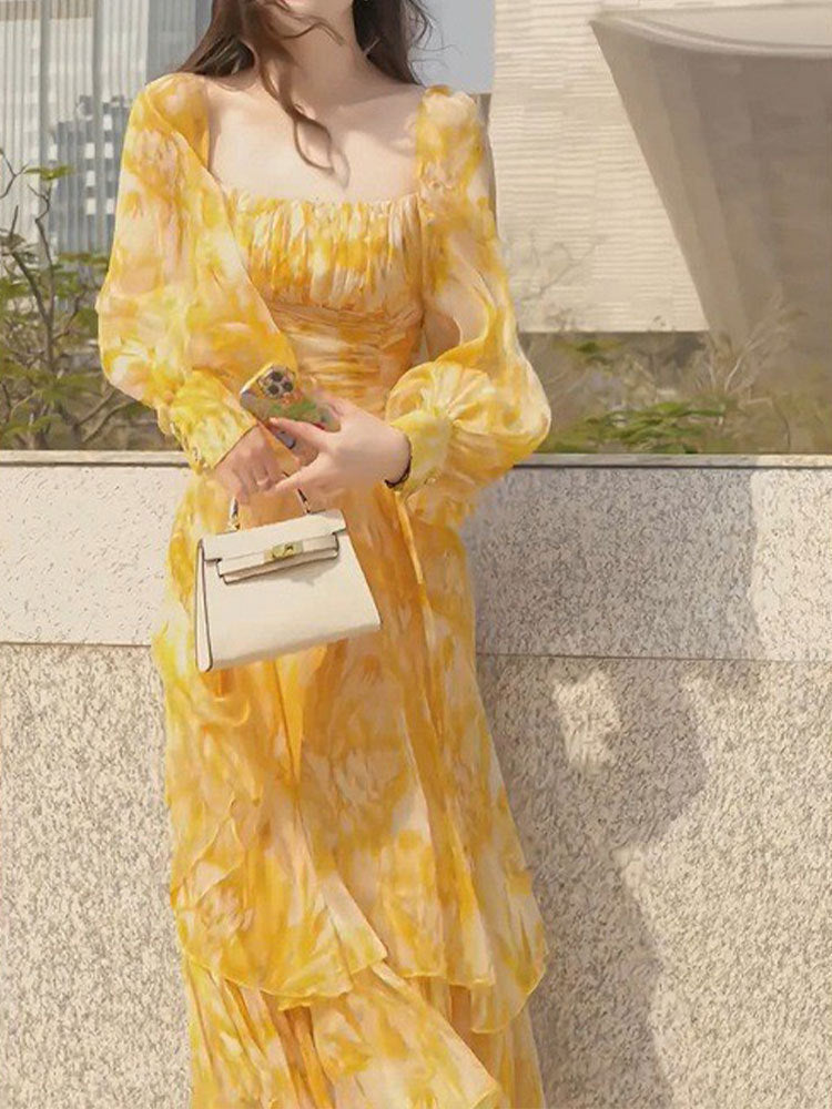 Robe de princesse française à col carré jaune et manches bouffantes
