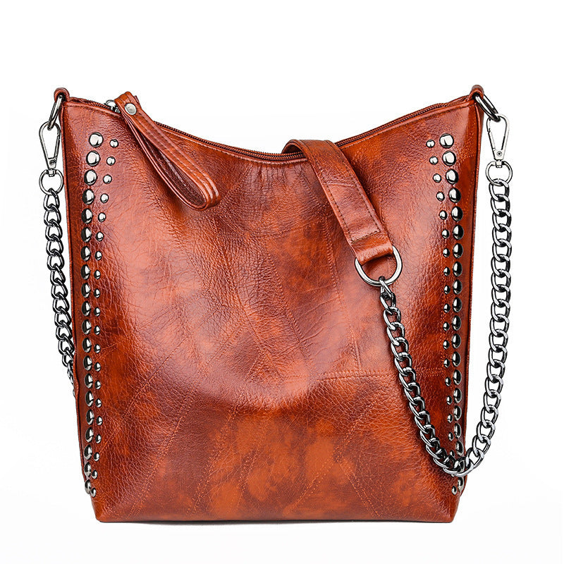 Sac bandoulière souple en cuir clouté grande capacité