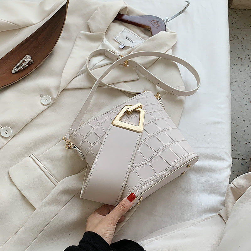 Fashion Women's PU Crocodile Pattern Bucket Shoulder Bag – White, Yellow, Khaki, Black, Brown, 21x18x9cm