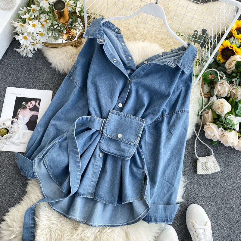 Cardigan en jean, haut dos nu et chemise à nouer à la taille, noir et bleu