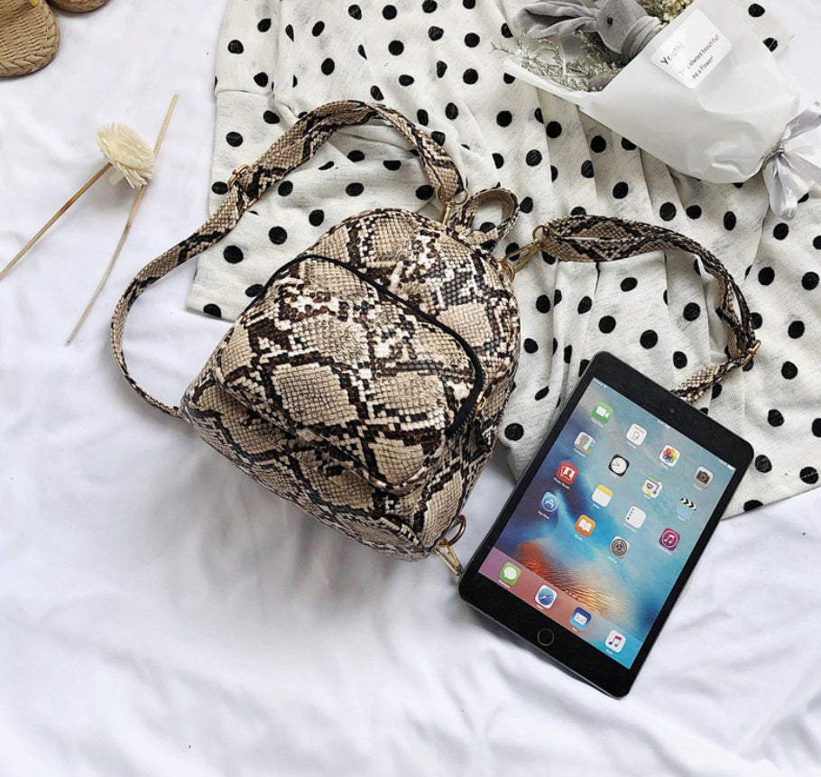 Snake Pattern PU Leather Shoulder Bag, Medium Soft, Waterproof, 17x20x12cm, Black & Khaki