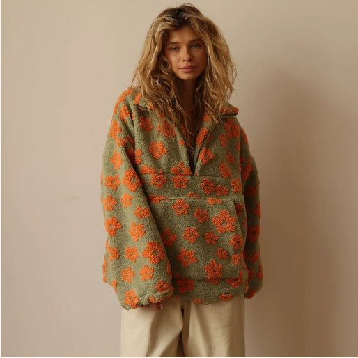 سويت شيرت من جلد الغنم مزين بزهور شتوية، بجيب كبير، فضفاض، بسحاب أمامي، قطعة علوية نسائية