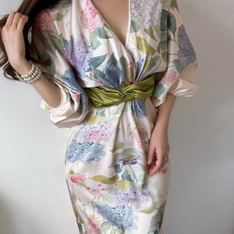 Robe élégante française imprimée à col en V et taille haute