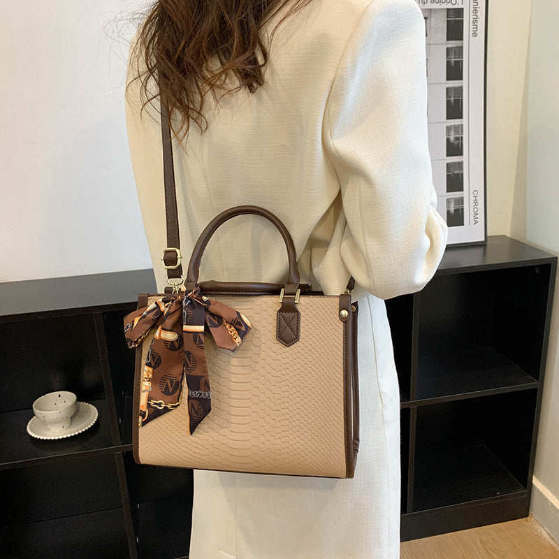 Fashion Chain Shoulder Bag with Large Capacity