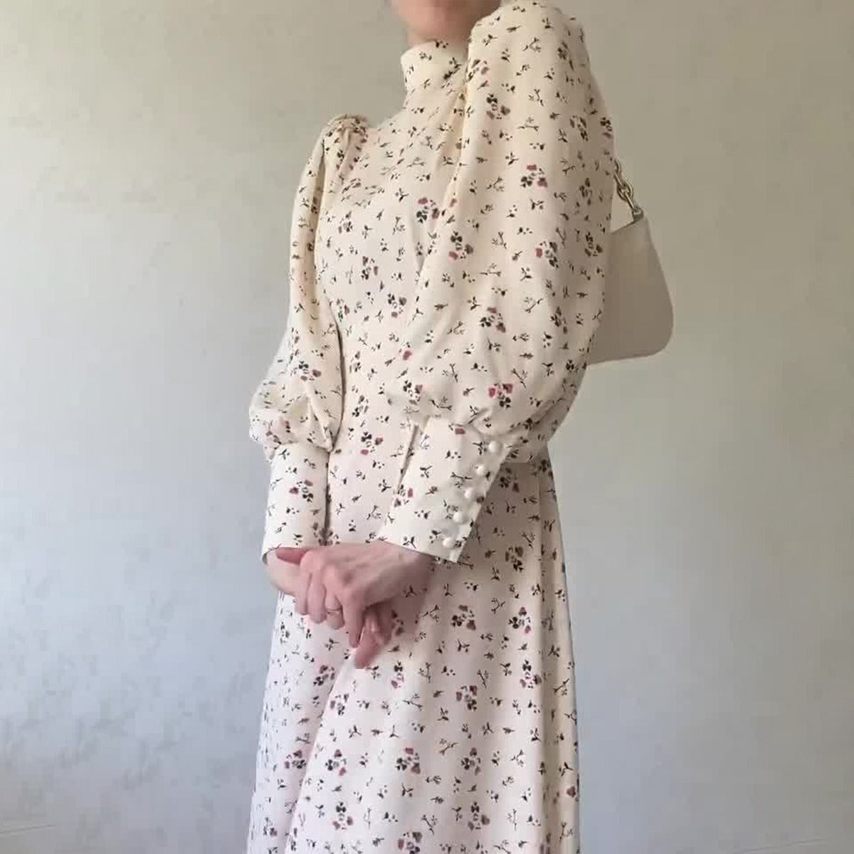 Robe longue ample à fleurs et manches longues avec broderie 3D