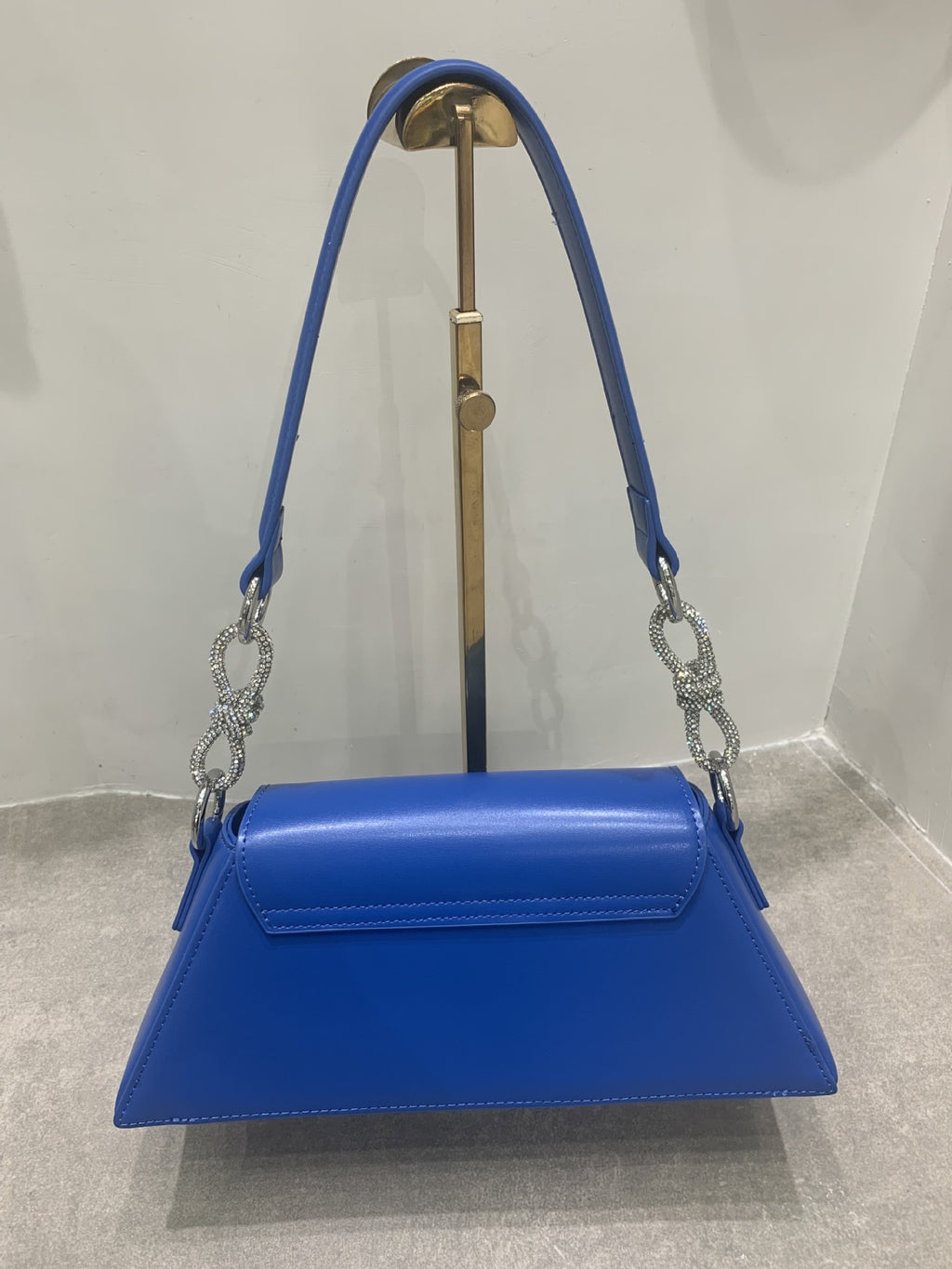 Leather Luxury Bow Buckle Shoulder Bag with Flip Design