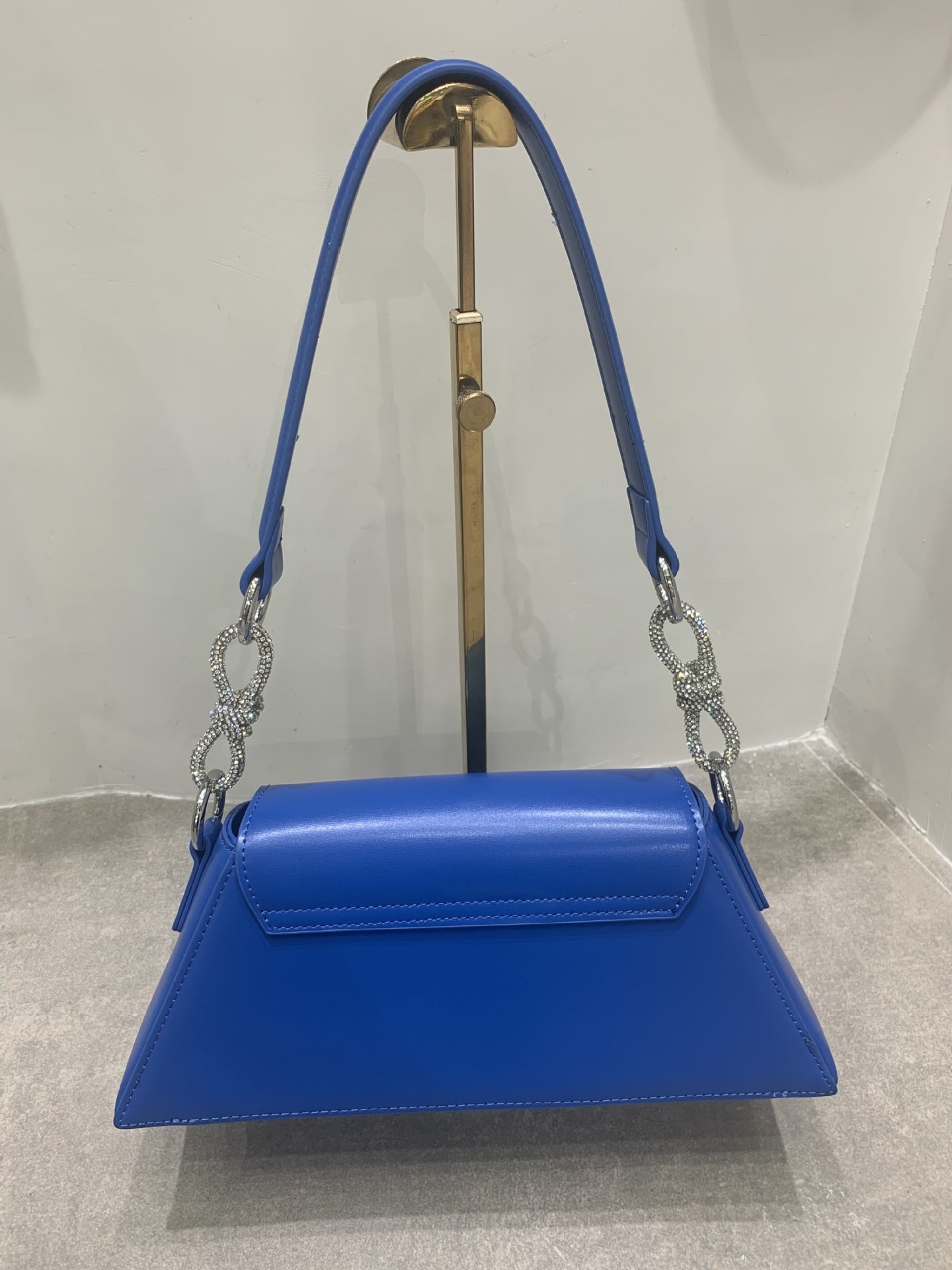 Leather Luxury Bow Buckle Shoulder Bag with Flip Design
