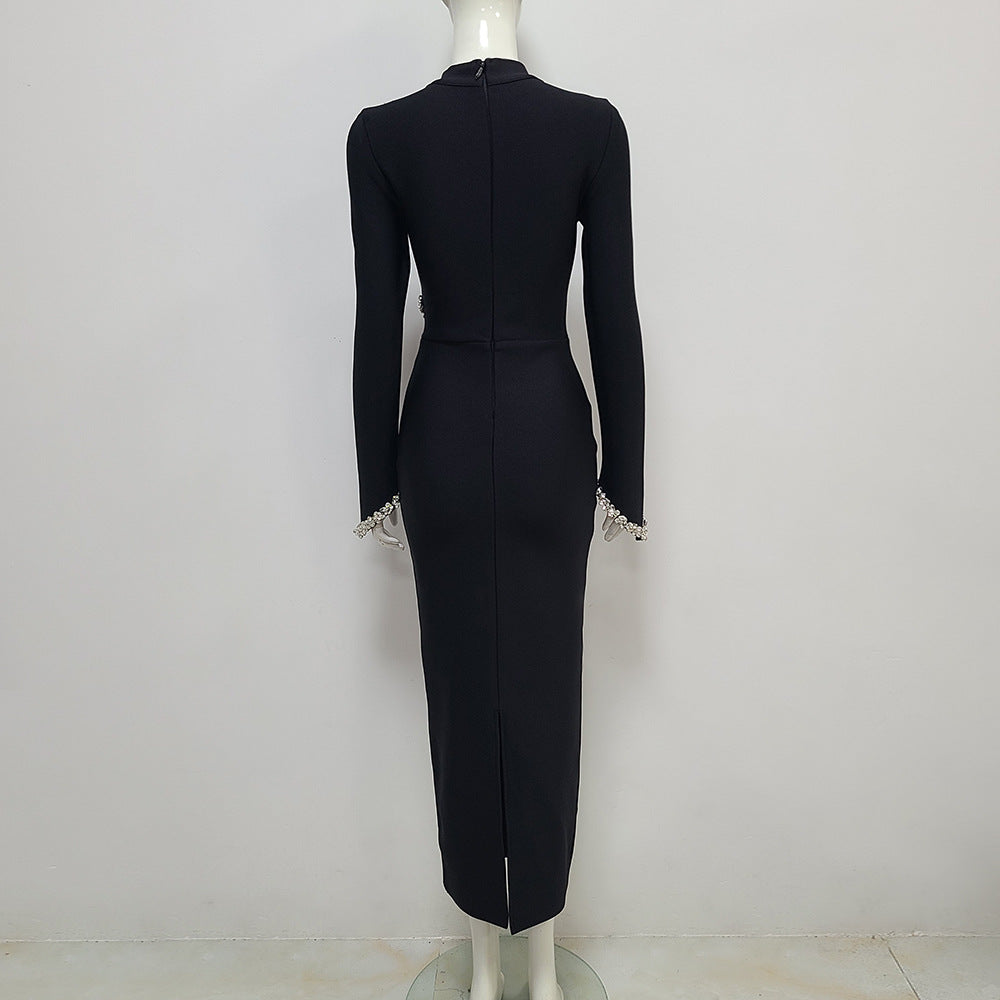 Robe de soirée moulante noire avec strass et hanches drapées