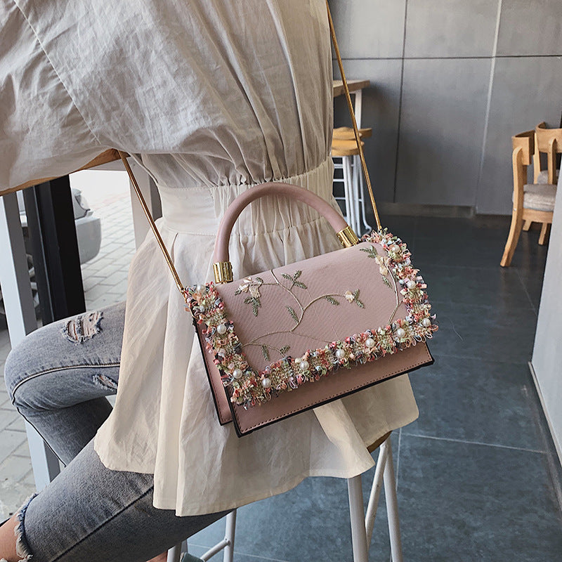 Single shoulder straddle portable small square bag