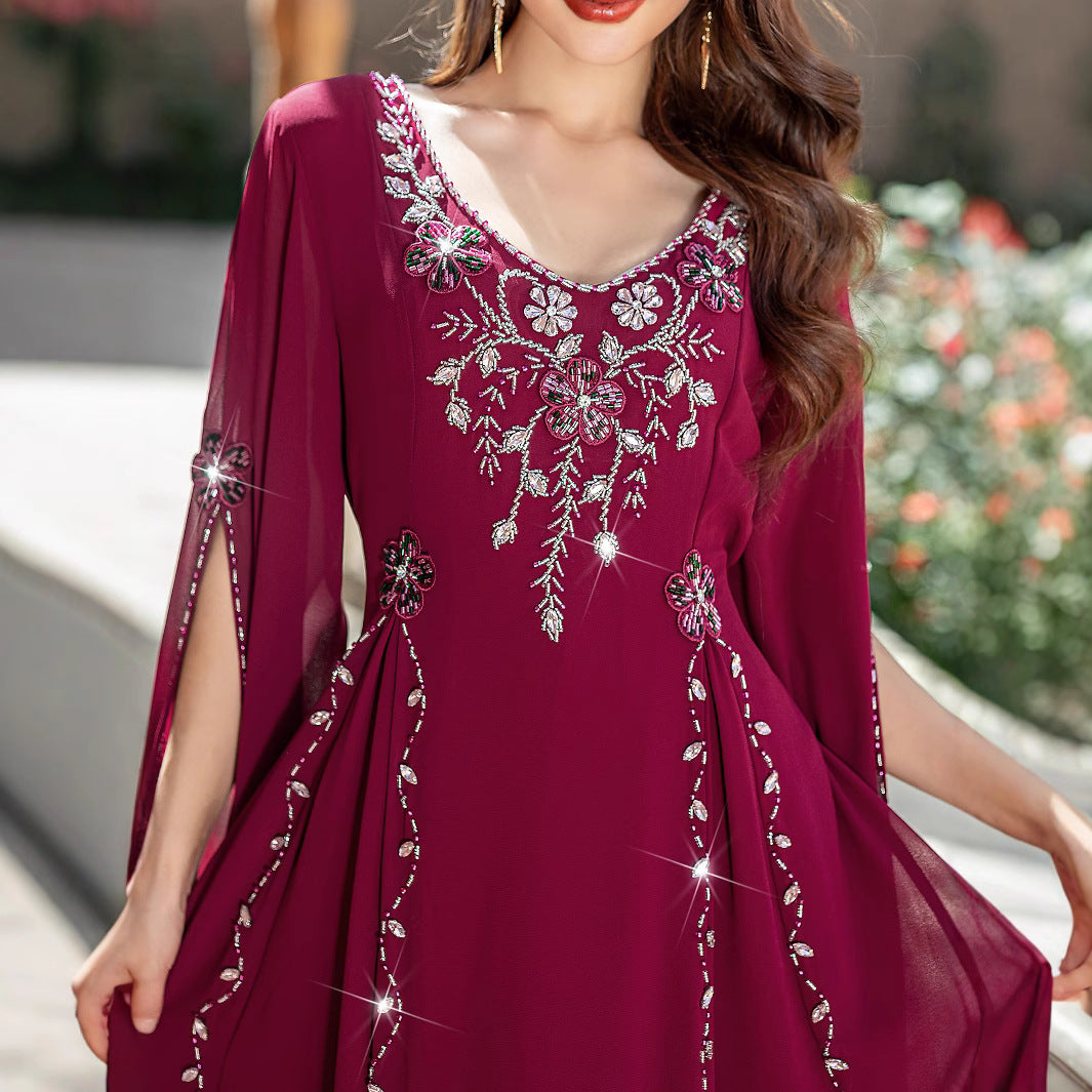 Robe longue en mousseline de soie rouge vin perlée à la main style Moyen-Orient