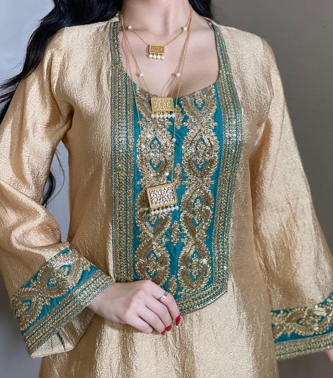 New Sequined Gold Silk Solid Color Long Sleeve Arab Dress Women