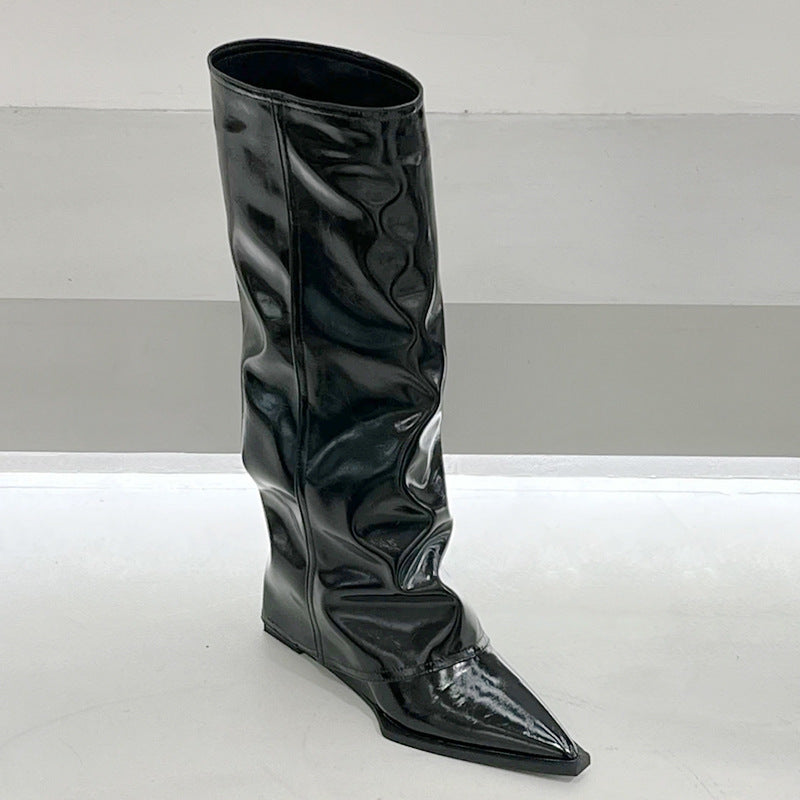 بنطلون ذو كعب إسفين، بوت عالي الساق بمقدمة مدببة، جلد أسود لامع، تصميم فريد ستريت