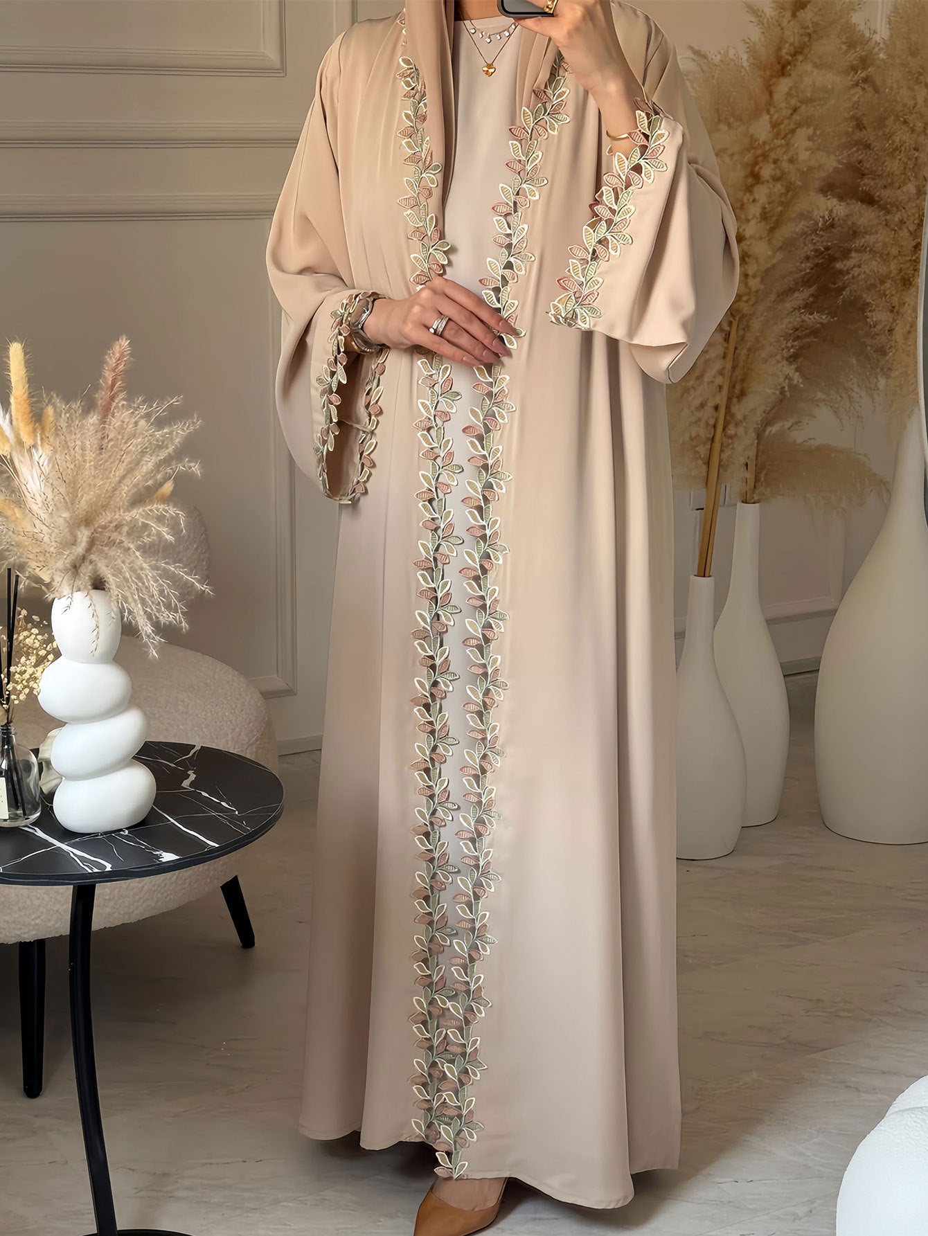 Robe abaya ample, élégante et tendance en dentelle pour femme