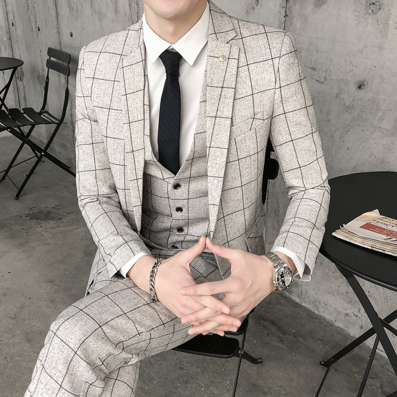 Costume trois pièces à carreaux coupe ajustée pour homme