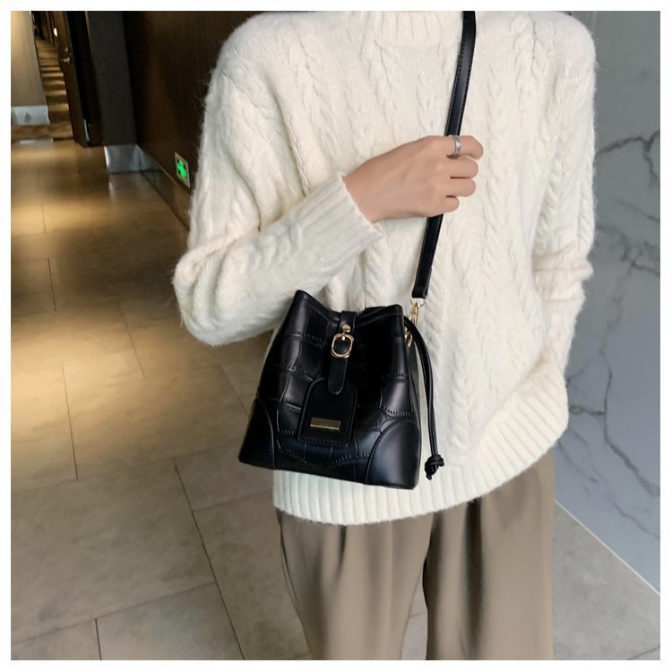 One-Shoulder Crocodile Pattern Bucket Bag Withdrawable Handbag