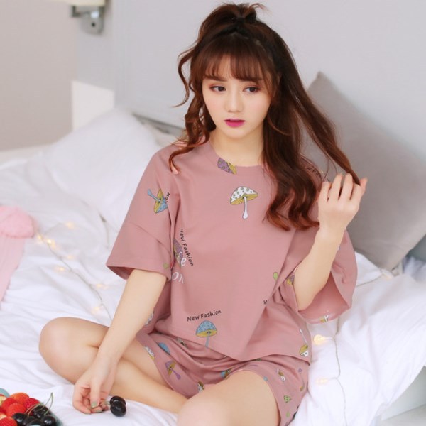 طقم بيجامة نسائي بأكمام قصيرة رفيعة وشورت نوم لطيف