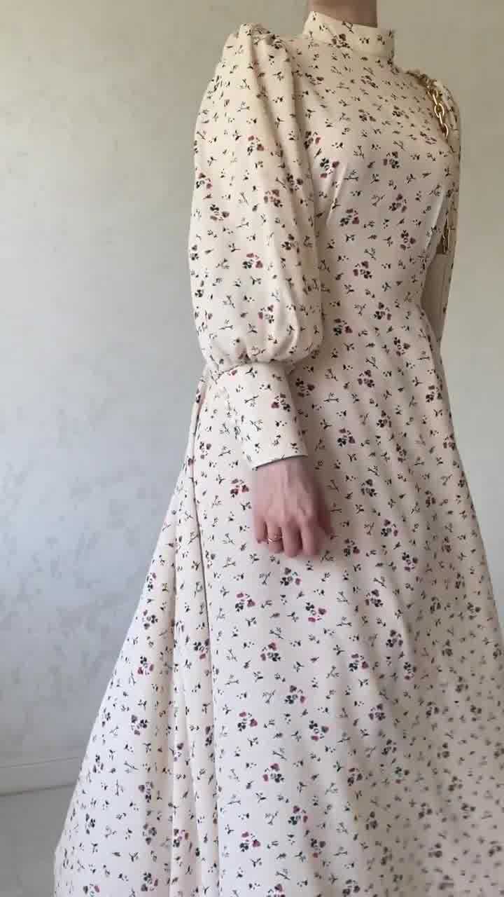 Robe longue ample à fleurs et manches longues avec broderie 3D