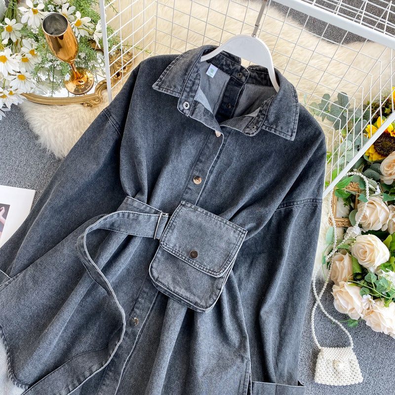 Cardigan en jean, haut dos nu et chemise à nouer à la taille, noir et bleu